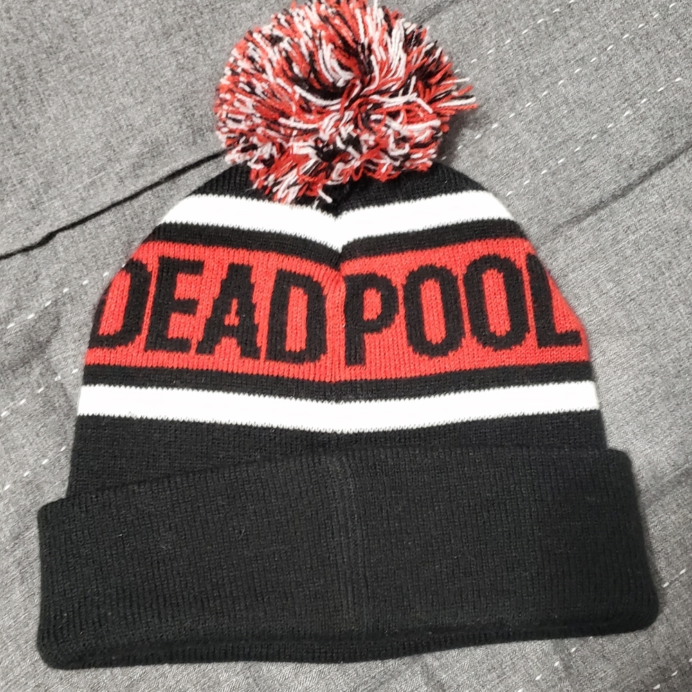 Deadpool beanie hat - Picture 2 of 3